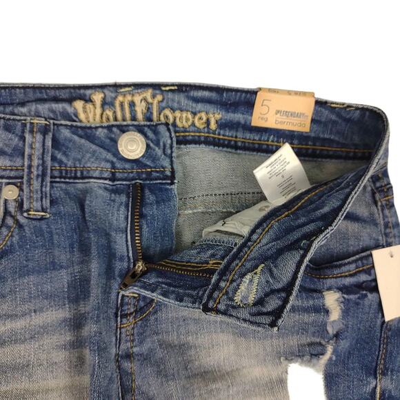 NWT Wallflower Bermuda Distressed Jean Shorts, Jorts, Juniors 5, 28x8.5 Grunge - Picture 5 of 7
